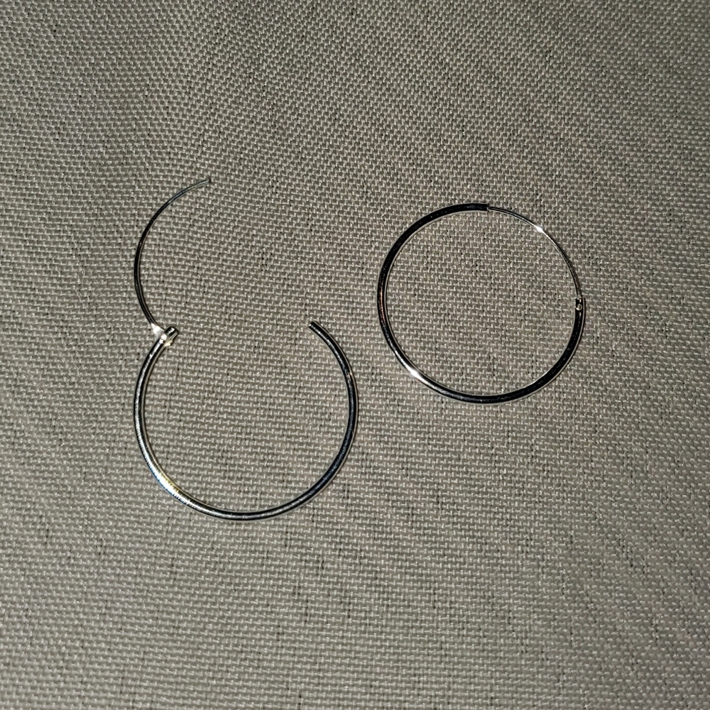 NWOT Sterling silver 22mm hoops. Unisex.